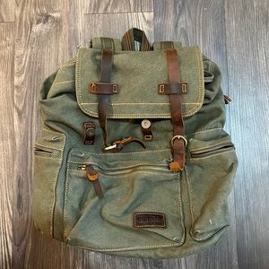Vintage Green Canvas Backpack in Great Condition!